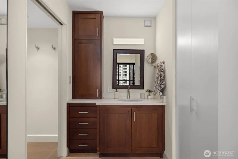 Property photo for 2100 3rd Avenue #1005, Seattle photo 24