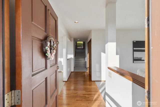 Property photo for 424 Alvord Avenue N, Kent photo 3