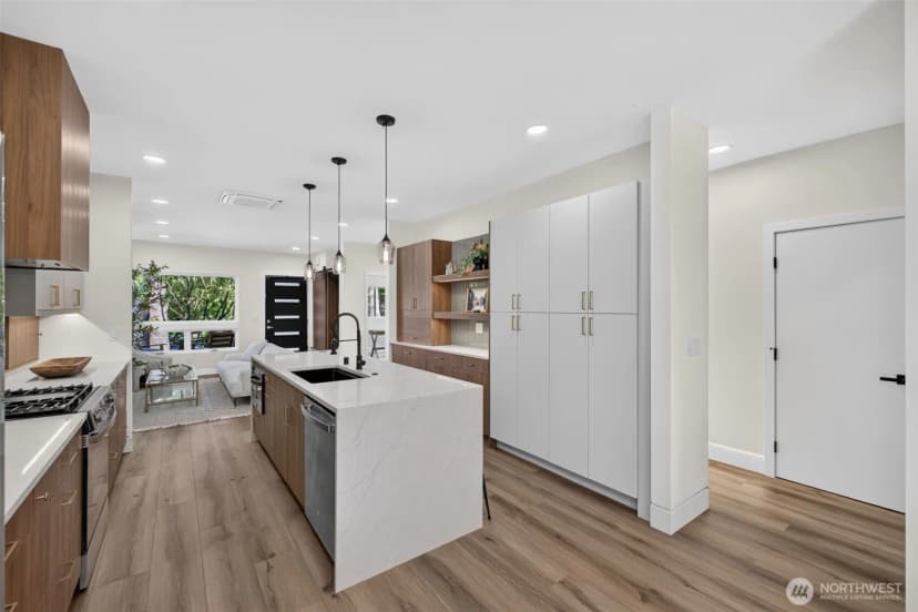 Property photo for 3247 40th Avenue Sw, Seattle photo 11