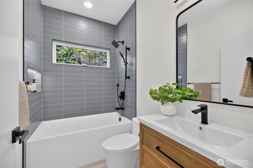 Property photo for 3247 40th Avenue Sw, Seattle photo 23