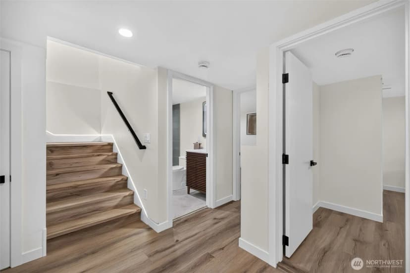 Property photo for 3247 40th Avenue Sw, Seattle photo 25