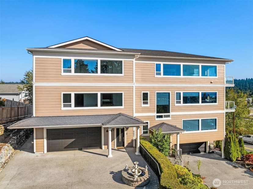 Property photo for 6404 Ne 181st Street #a, Kenmore photo 2