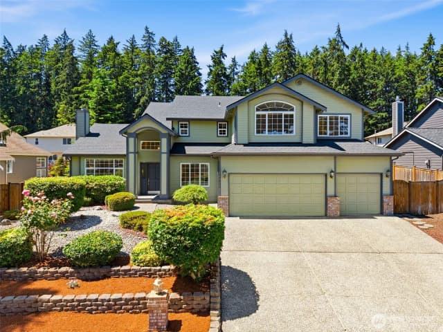 Property photo for 17430 57th Avenue W, Lynnwood photo 2