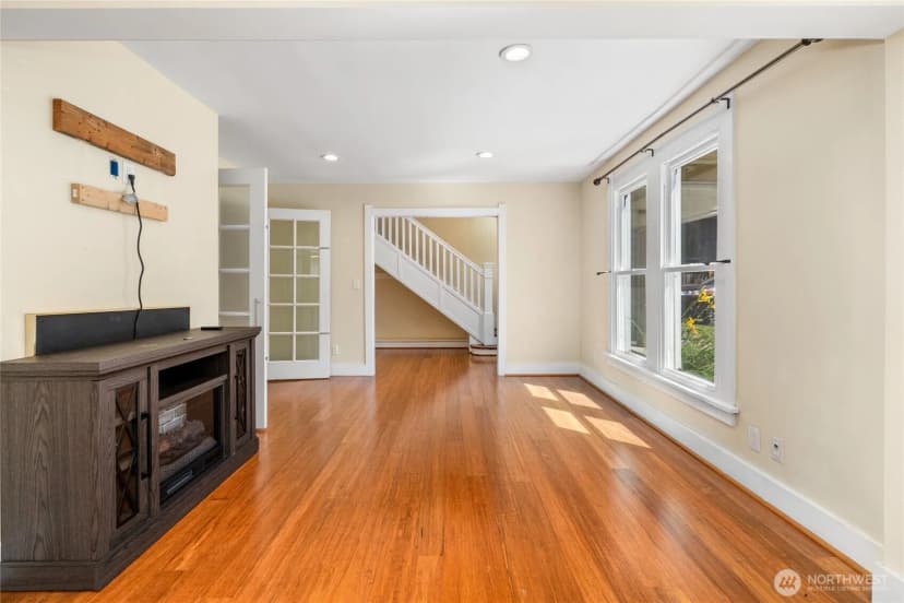 Property photo for 1443 22nd Avenue, Seattle photo 11