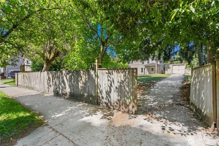 Property photo for 1443 22nd Avenue, Seattle photo 3