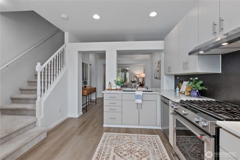 Property photo for 10406 Holly Drive #b, Everett photo 19
