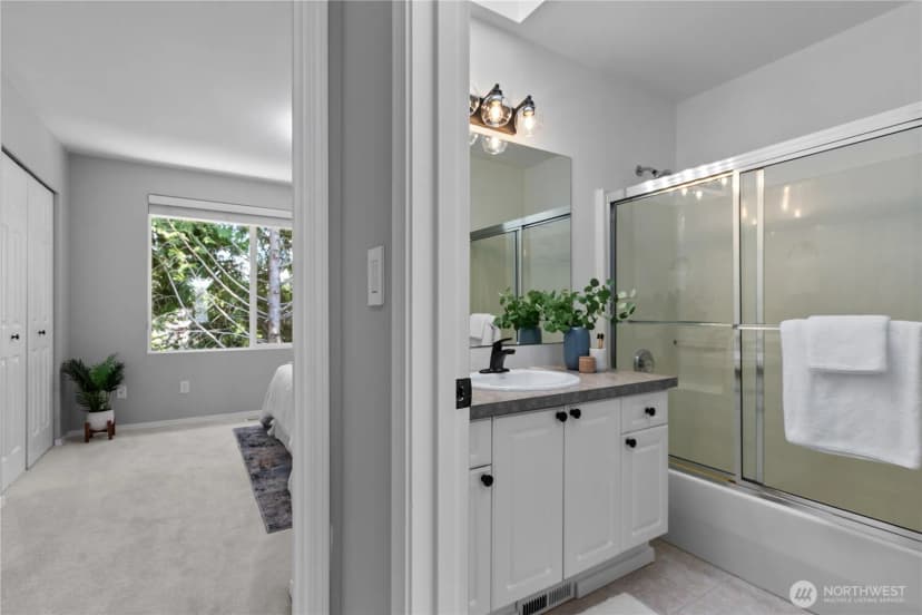 Property photo for 10406 Holly Drive #b, Everett photo 25
