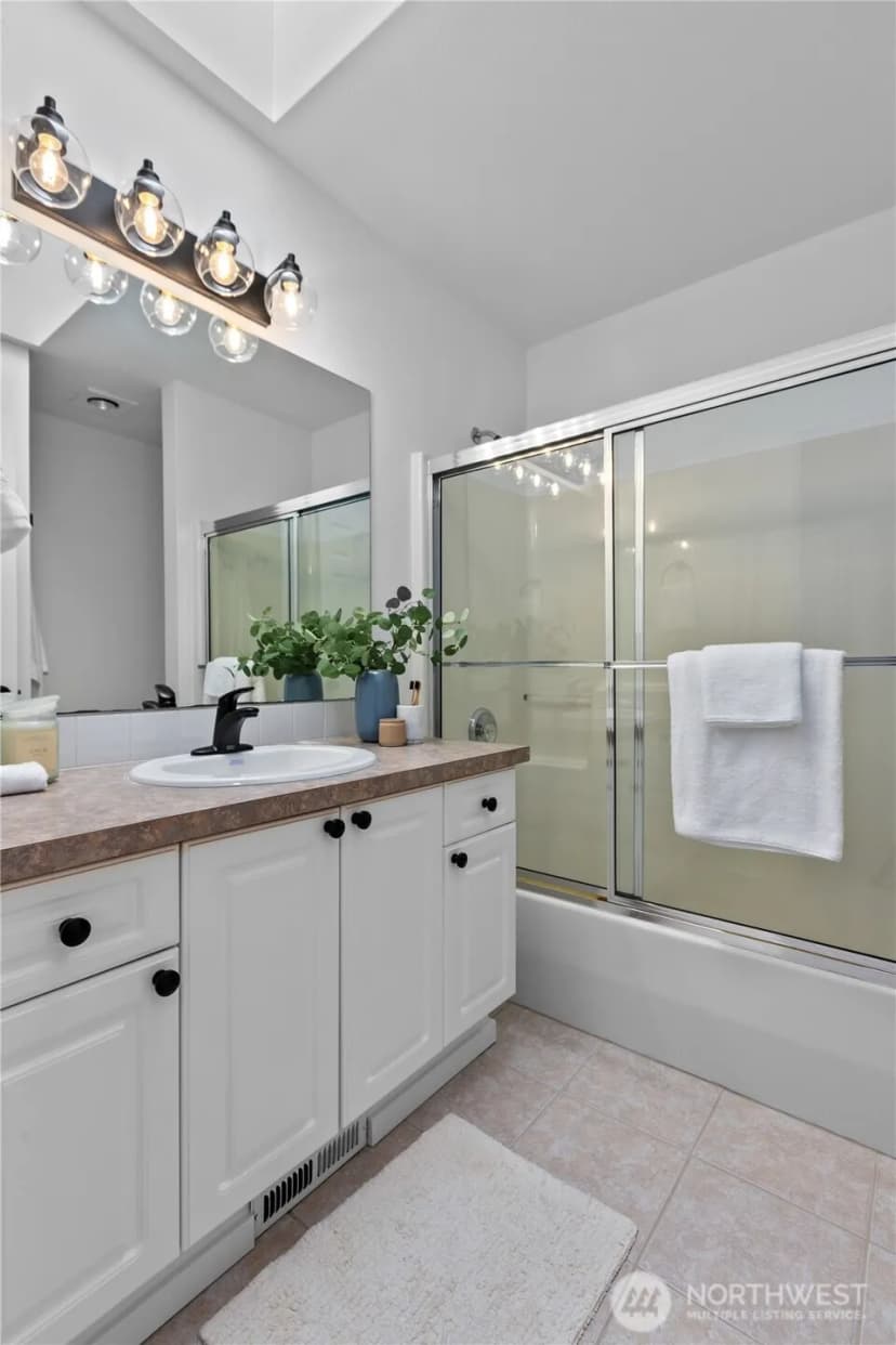 Property photo for 10406 Holly Drive #b, Everett photo 28