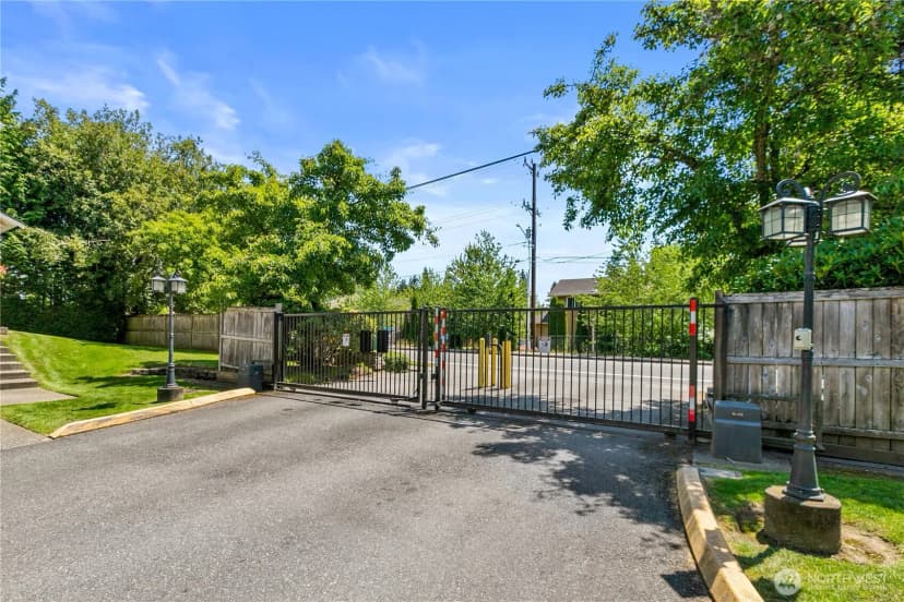 Property photo for 10406 Holly Drive #b, Everett photo 3