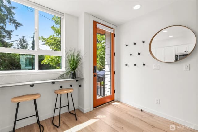 Property photo for 2106 Ne 85th Street #e, Seattle photo 3