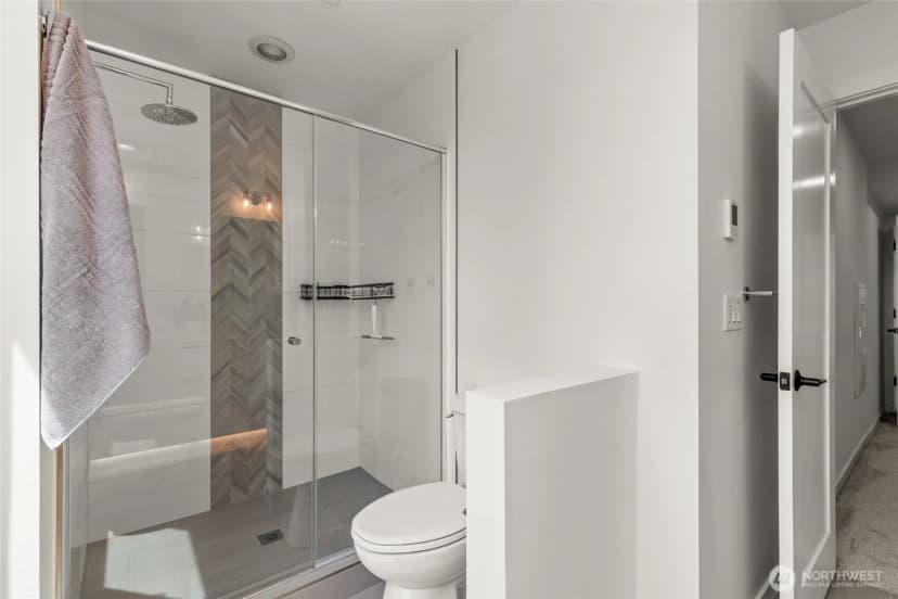 Property photo for 2106 Ne 85th Street #e, Seattle photo 21