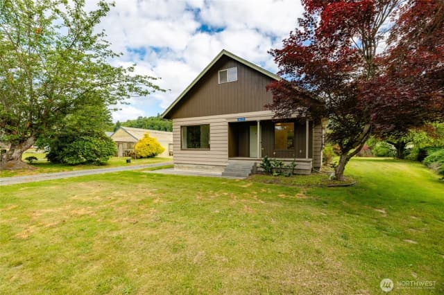 Property photo for 30135 Lyman Hamilton Hwy, Sedro Woolley photo 2