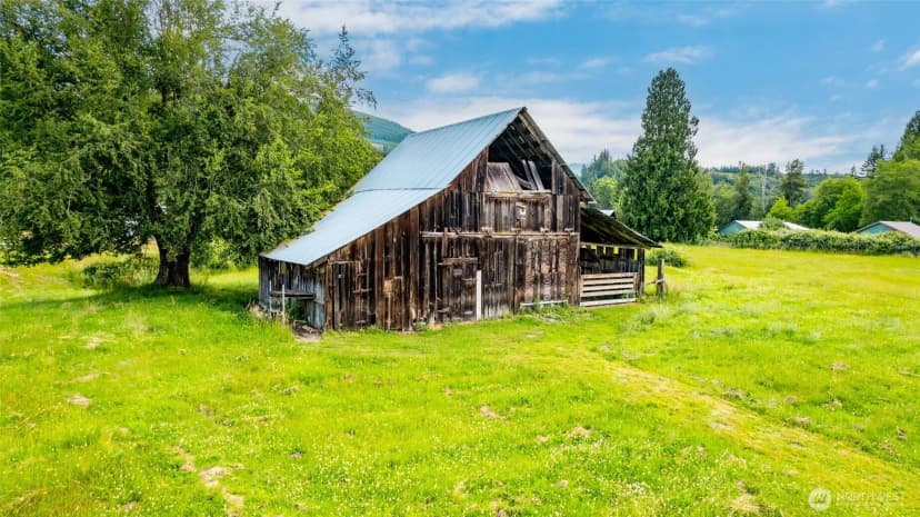 Property photo for 30135 Lyman Hamilton Hwy, Sedro Woolley photo 28