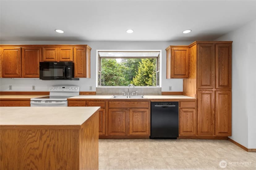 Property photo for 30135 Lyman Hamilton Hwy, Sedro Woolley photo 9