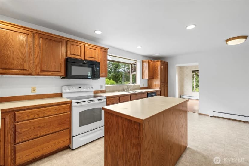 Property photo for 30135 Lyman Hamilton Hwy, Sedro Woolley photo 11