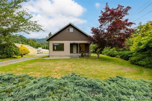 Property photo for 30135 Lyman Hamilton Hwy, Sedro Woolley photo 3