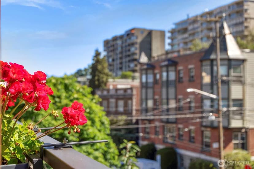 Property photo for 435 Summit Avenue E #402, Seattle photo 23