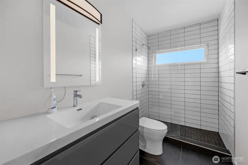 Property photo for 435 Summit Avenue E #402, Seattle photo 15