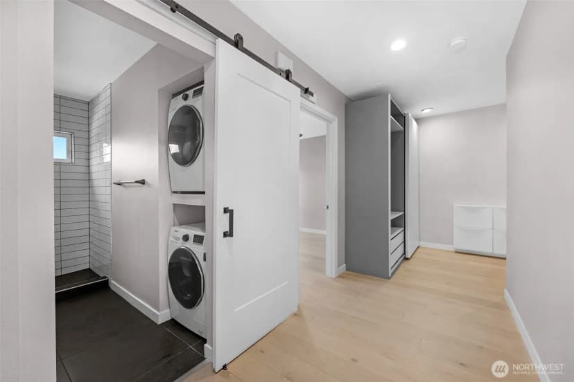 Property photo for 435 Summit Avenue E #402, Seattle photo 18