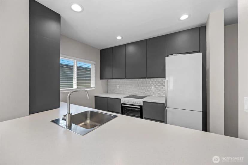Property photo for 435 Summit Avenue E #402, Seattle photo 10