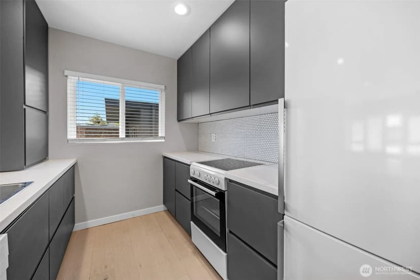 Property photo for 435 Summit Avenue E #402, Seattle photo 12