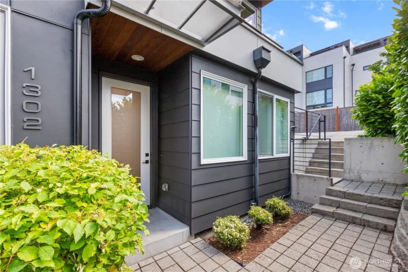 Property photo for 1302 30th Avenue S, Seattle photo 2