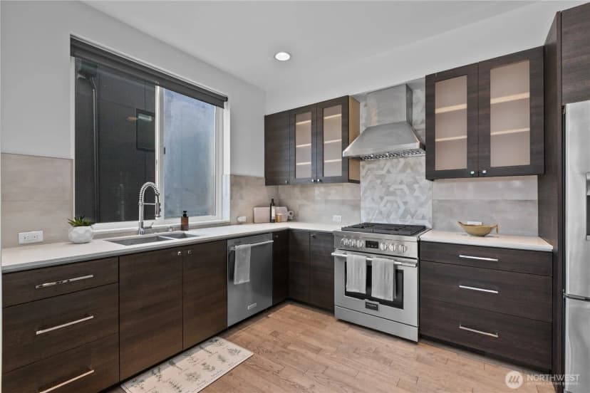 Property photo for 1302 30th Avenue S, Seattle photo 13