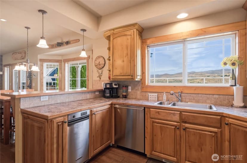 Property photo for 915 S Lakeshore Drive, Chelan photo 12
