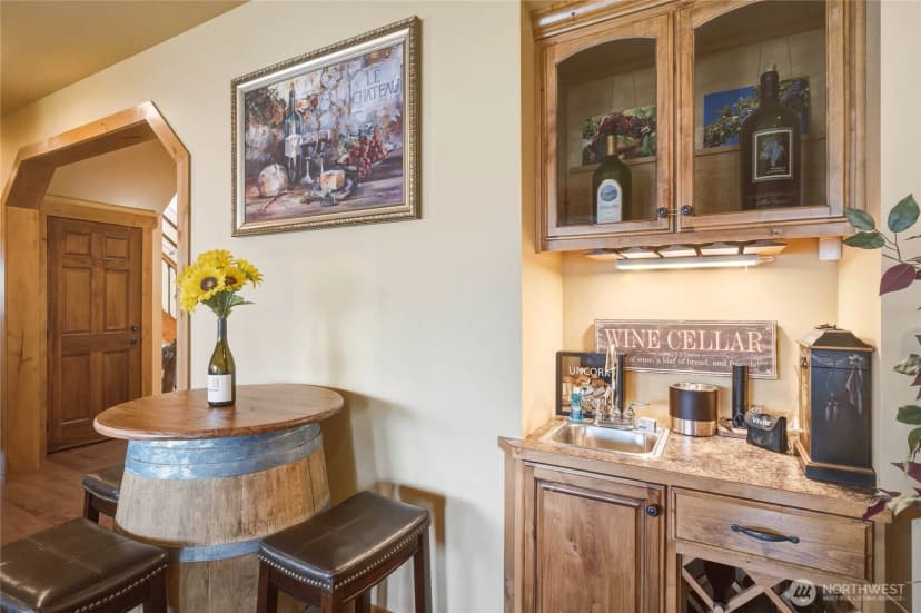 Property photo for 915 S Lakeshore Drive, Chelan photo 9