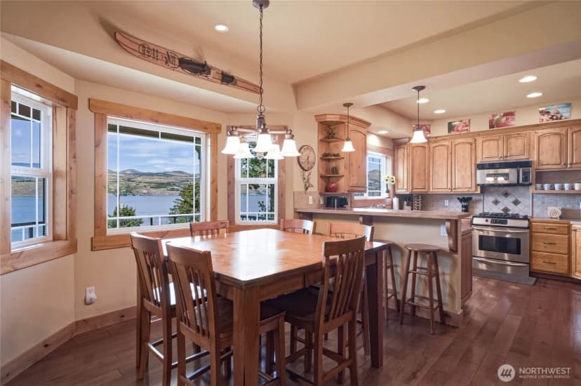 Property photo for 915 S Lakeshore Drive, Chelan photo 10