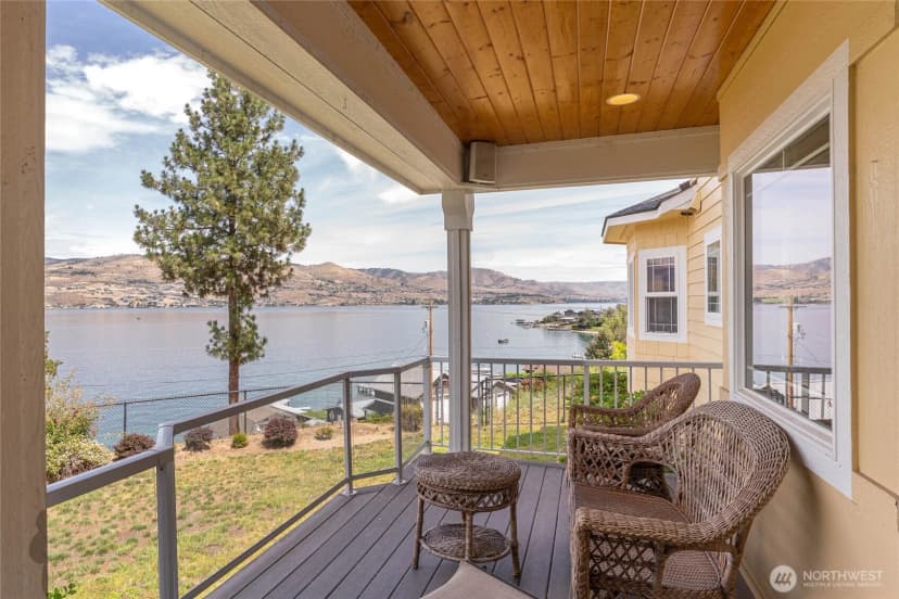 Property photo for 915 S Lakeshore Drive, Chelan photo 6