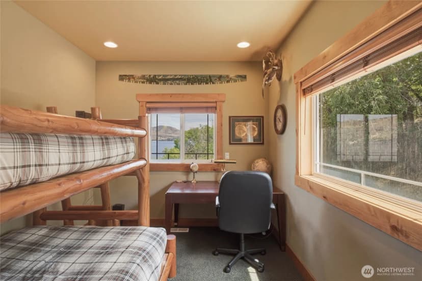 Property photo for 915 S Lakeshore Drive, Chelan photo 23