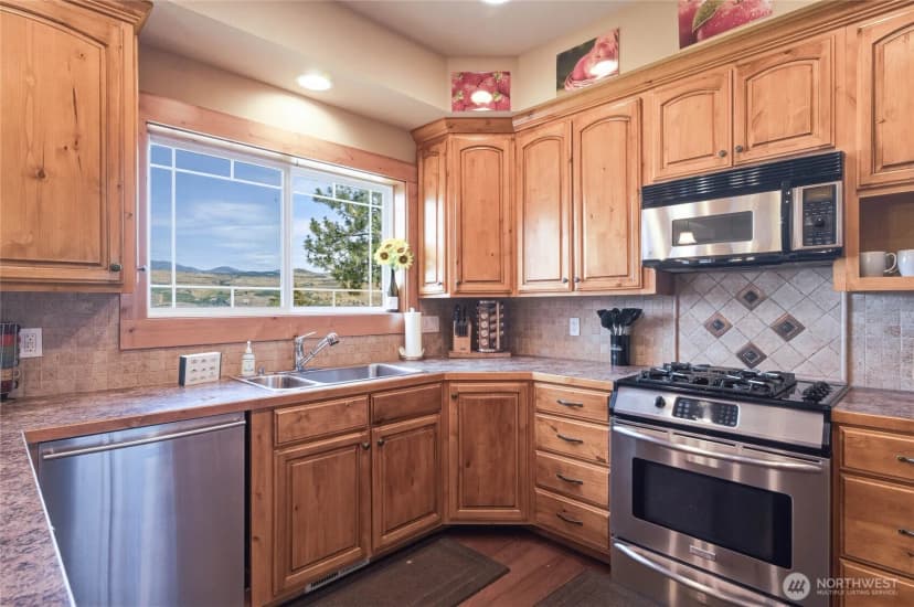 Property photo for 915 S Lakeshore Drive, Chelan photo 13