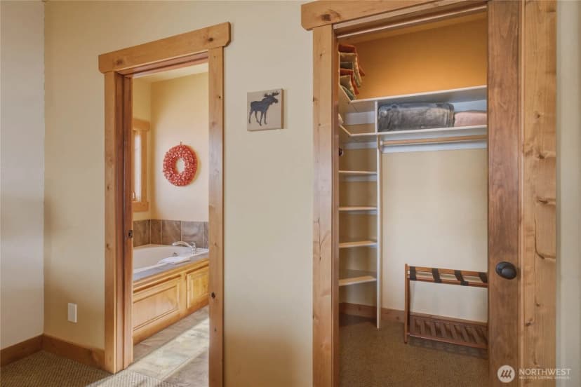 Property photo for 915 S Lakeshore Drive, Chelan photo 17