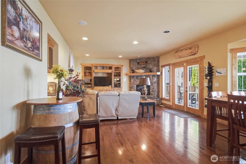 Property photo for 915 S Lakeshore Drive, Chelan photo 7