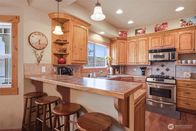 Property photo for 915 S Lakeshore Drive, Chelan photo 11