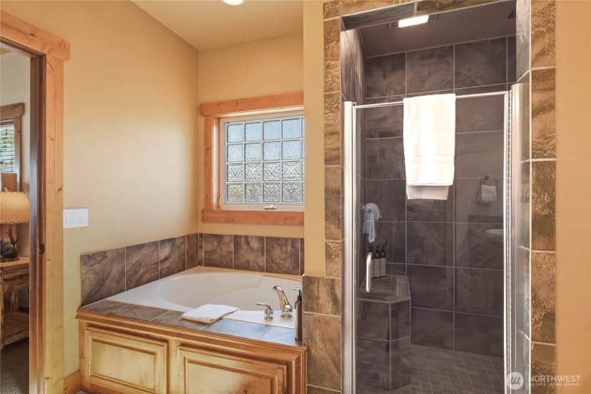 Property photo for 915 S Lakeshore Drive, Chelan photo 18