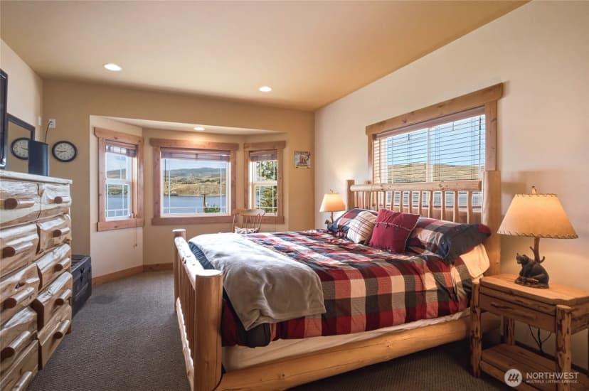 Property photo for 915 S Lakeshore Drive, Chelan photo 15