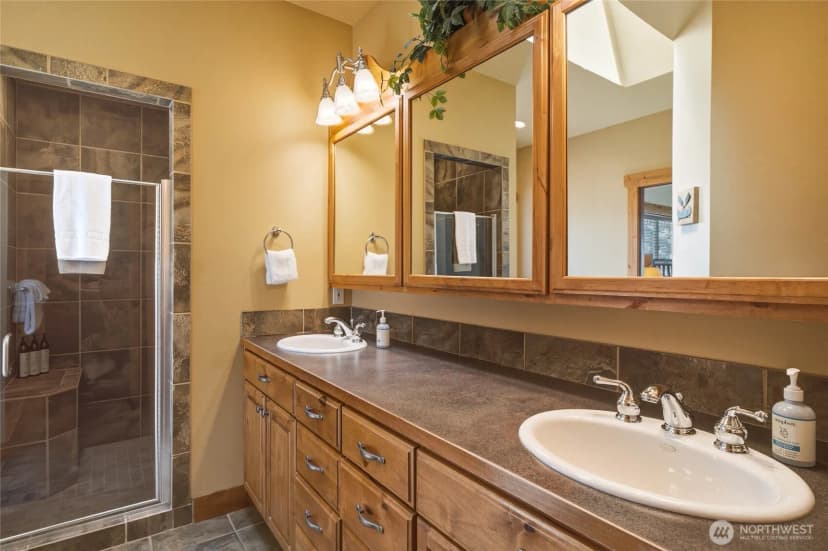 Property photo for 915 S Lakeshore Drive, Chelan photo 19