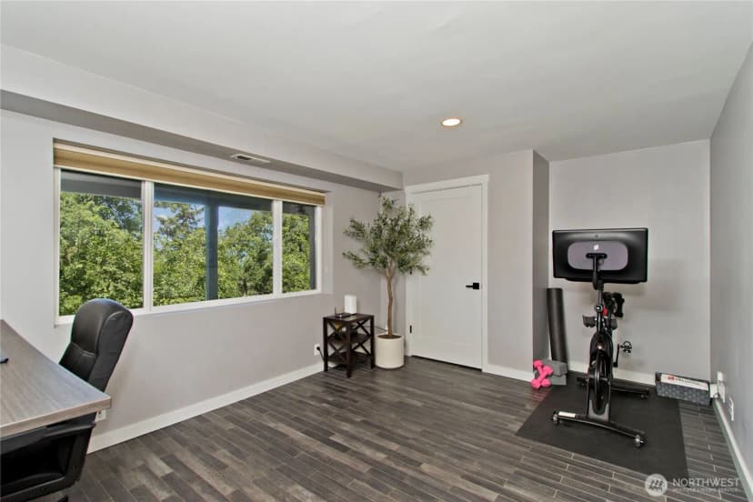 Property photo for 4935 116th Place Se, Bellevue photo 22