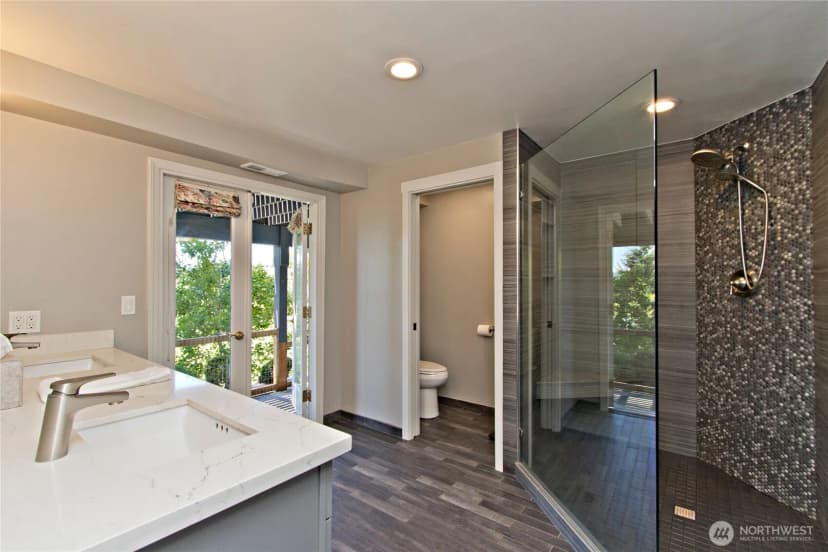 Property photo for 4935 116th Place Se, Bellevue photo 12