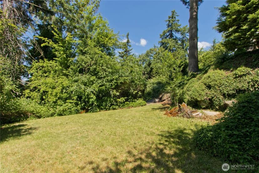 Property photo for 4935 116th Place Se, Bellevue photo 32