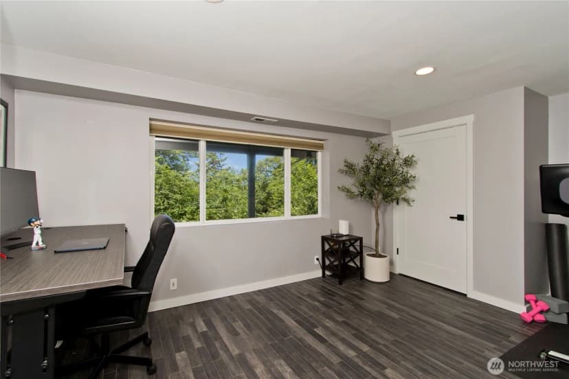 Property photo for 4935 116th Place Se, Bellevue photo 23