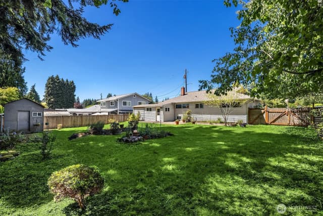 Property photo for 4009 Ne 23rd Pl, Renton photo 3