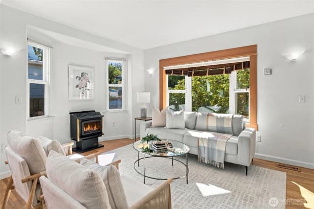 Property photo for 4616 49th Avenue S, Seattle photo 4