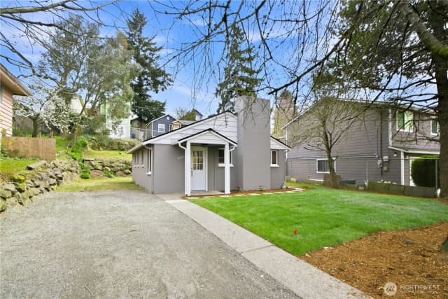 Property photo for 5720 37th Avenue S, Seattle photo 2