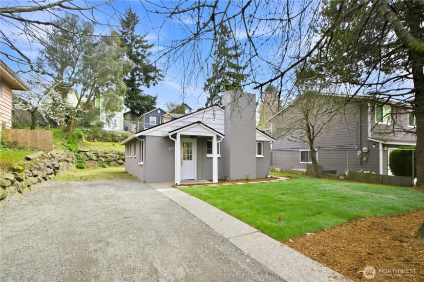 Property photo for 5720 37th Avenue S, Seattle photo 2
