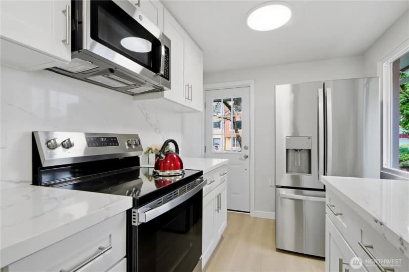 Property photo for 5720 37th Avenue S, Seattle photo 11
