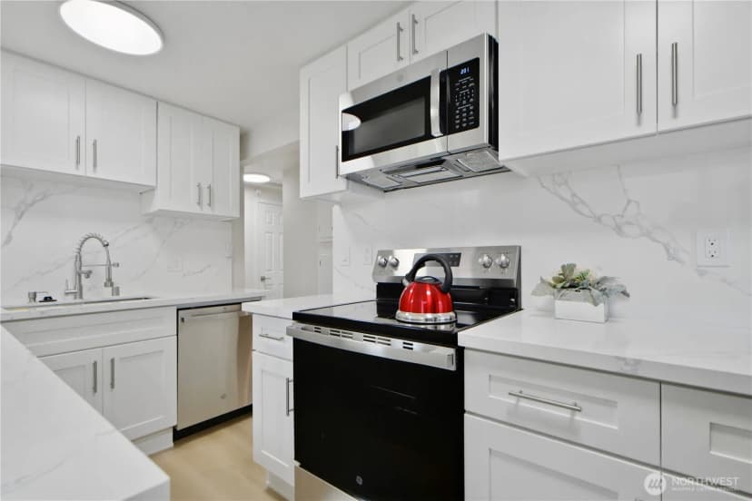 Property photo for 5720 37th Avenue S, Seattle photo 12