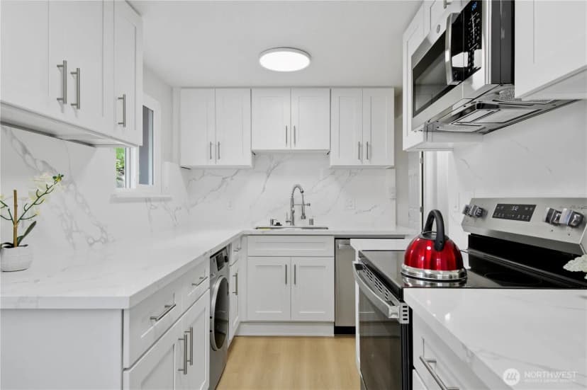 Property photo for 5720 37th Avenue S, Seattle photo 13
